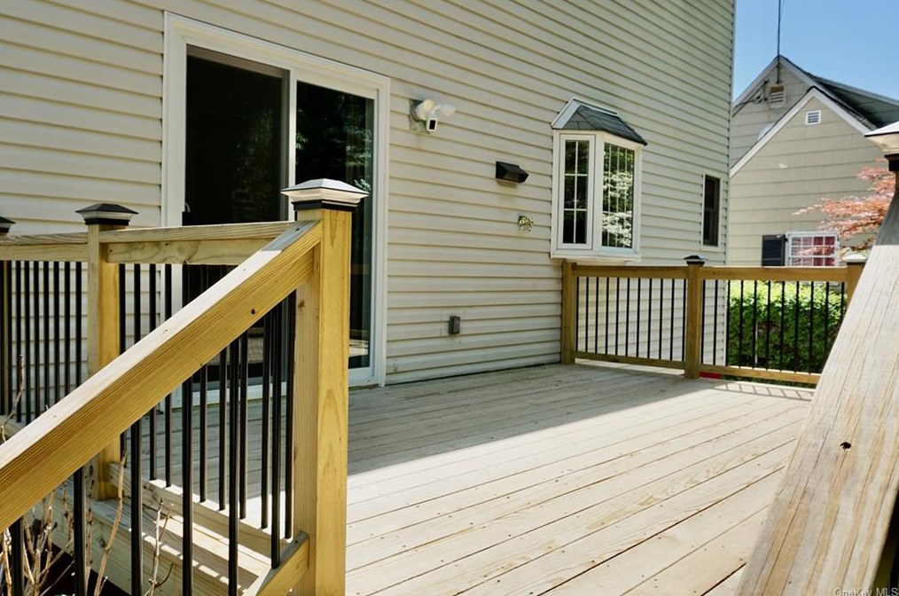 359 Sprain Rd, Yonkers NY  10710-3441 exterior