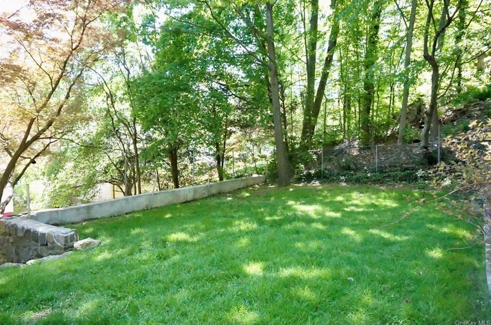 359 Sprain Rd, Yonkers, NY 10710-3441
