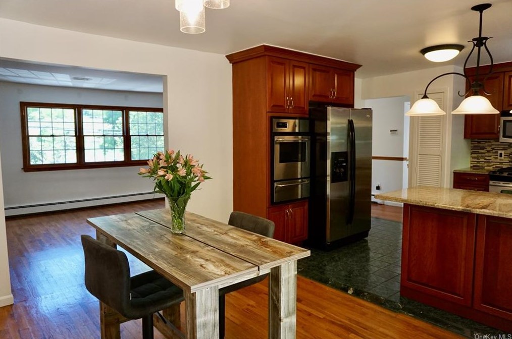 359 Sprain Rd, Yonkers NY  10710-3441 exterior