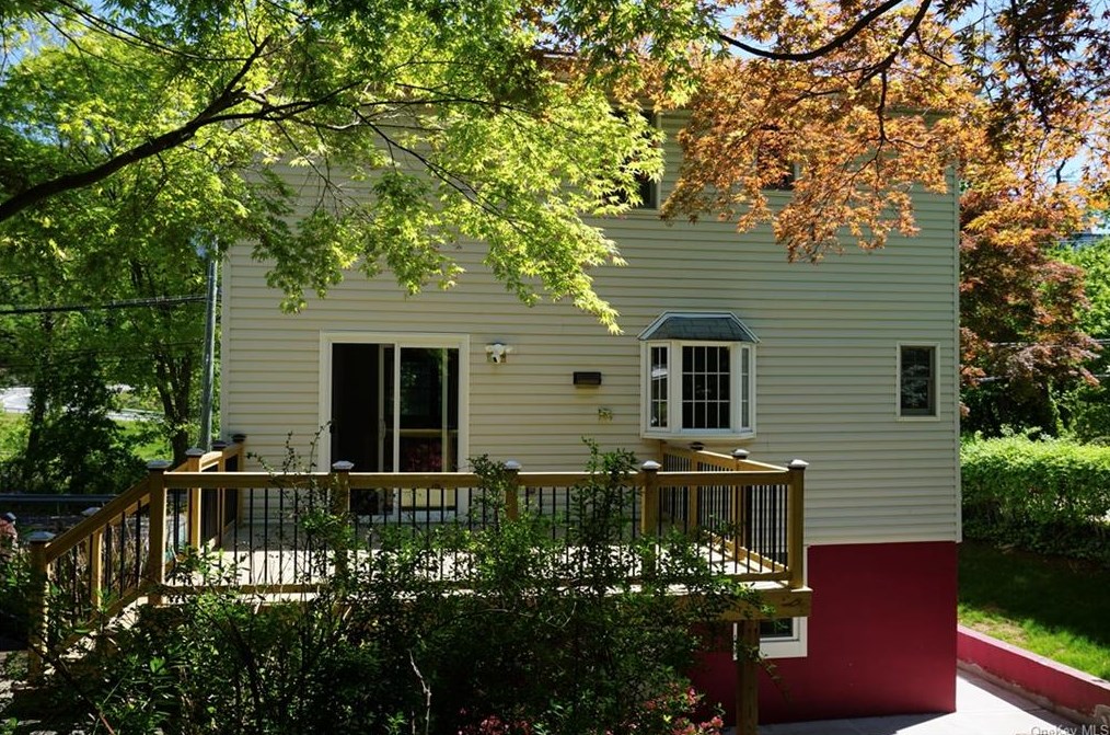 359 Sprain Rd, Yonkers NY  10710-3441 exterior