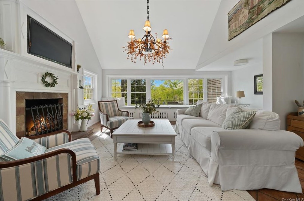 225 Old Sleepy Hollow Rd, Pleasantville, NY 10570