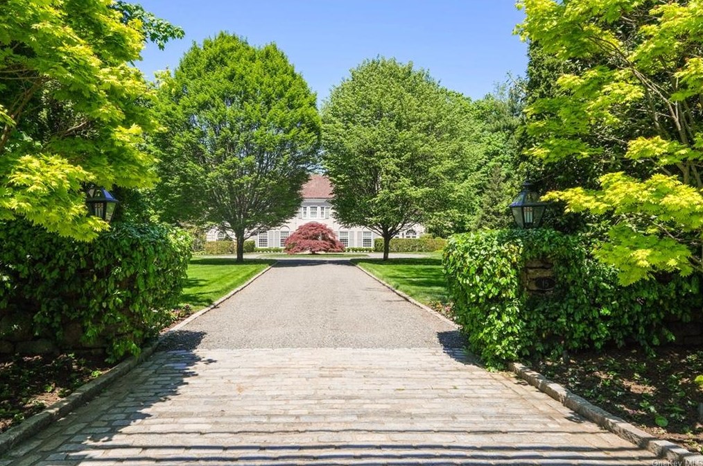 15 Murray Hill Rd, Scarsdale, NY 10583