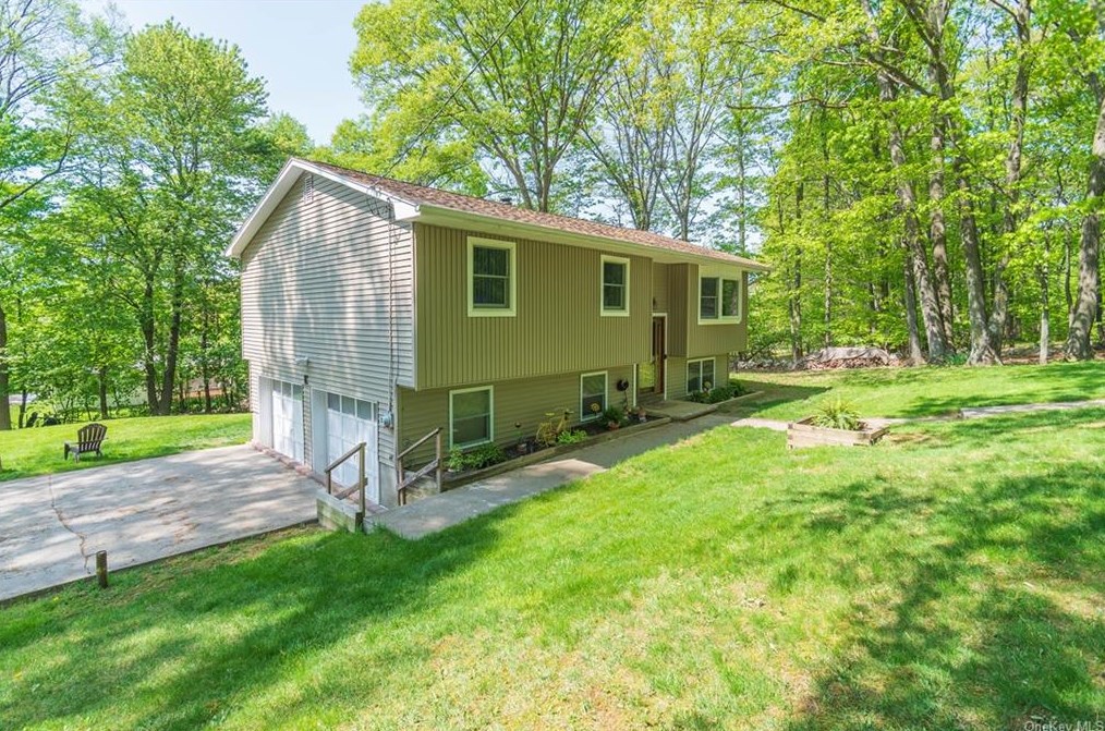 17 Roberts Dr, Monroe, NY 10950-6516