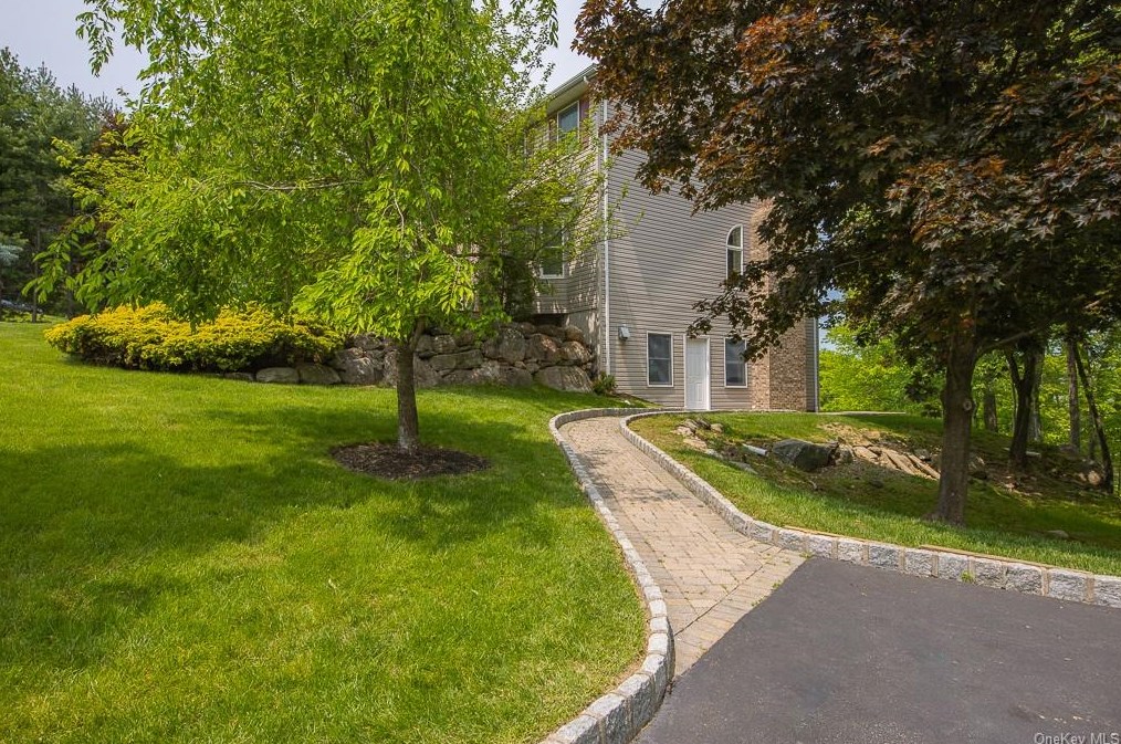 35 Pyngyp Rd, Stony Point, NY 10980