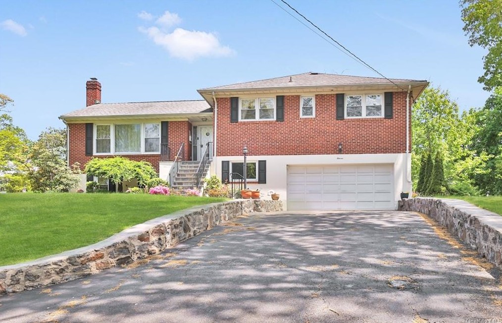 11 Everett St, Yonkers, NY 10707-3701