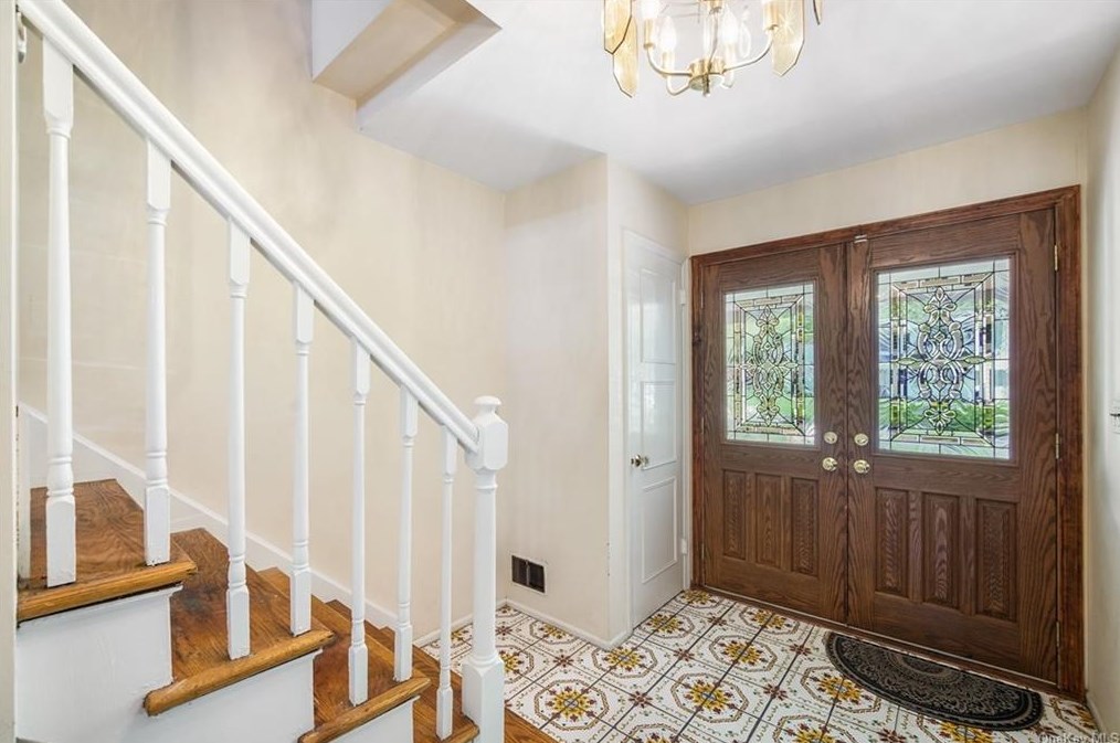 20 Morris Rd, Tappan, NY 10983-1604