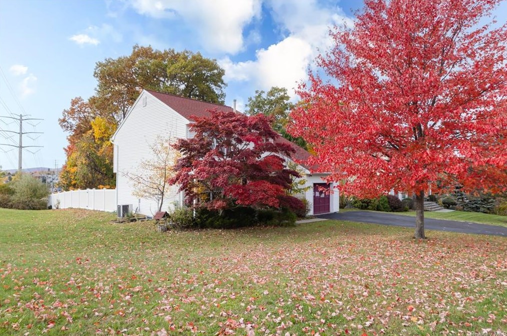 29 Ossman Dr, Mount Ivy, NY 10970-2653