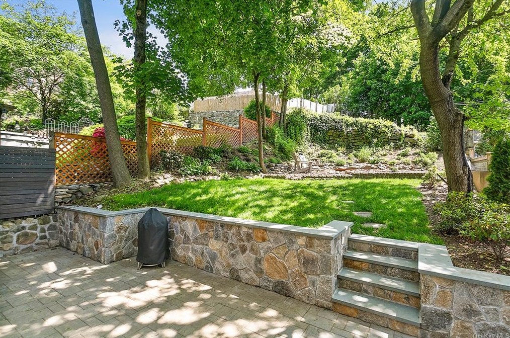 55 Legrande Ave, North Tarrytown NY  10591-3405 exterior
