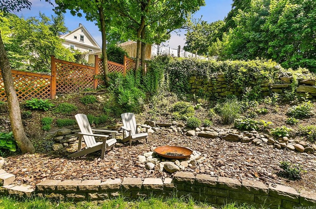 55 Legrande Ave, North Tarrytown NY  10591-3405 exterior