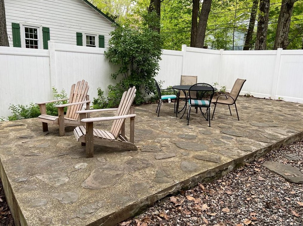 8 Midwood Ter, Monroe, NY 10950-6813