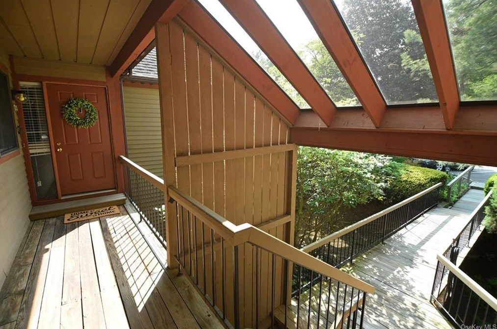 1210 Eagle Bay Dr, Crotonville, NY 10562