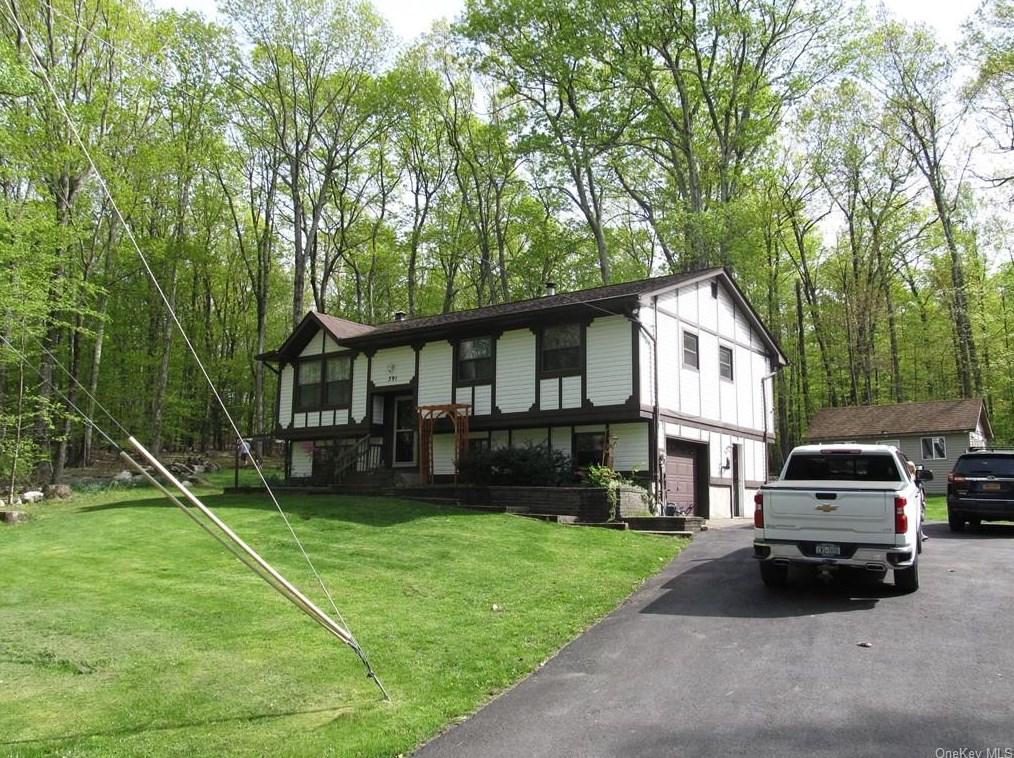 391 Ski Run Rd, Bloomingburg, NY 12721