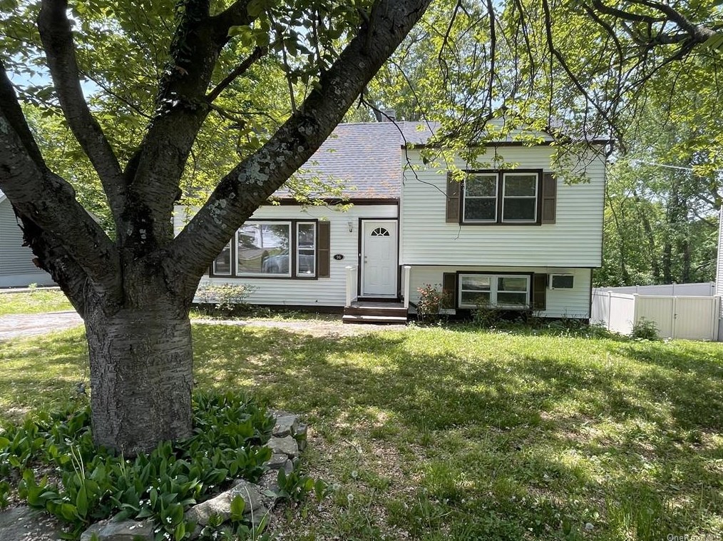 96 Boxwood Rd, Yonkers, NY 10710-1602