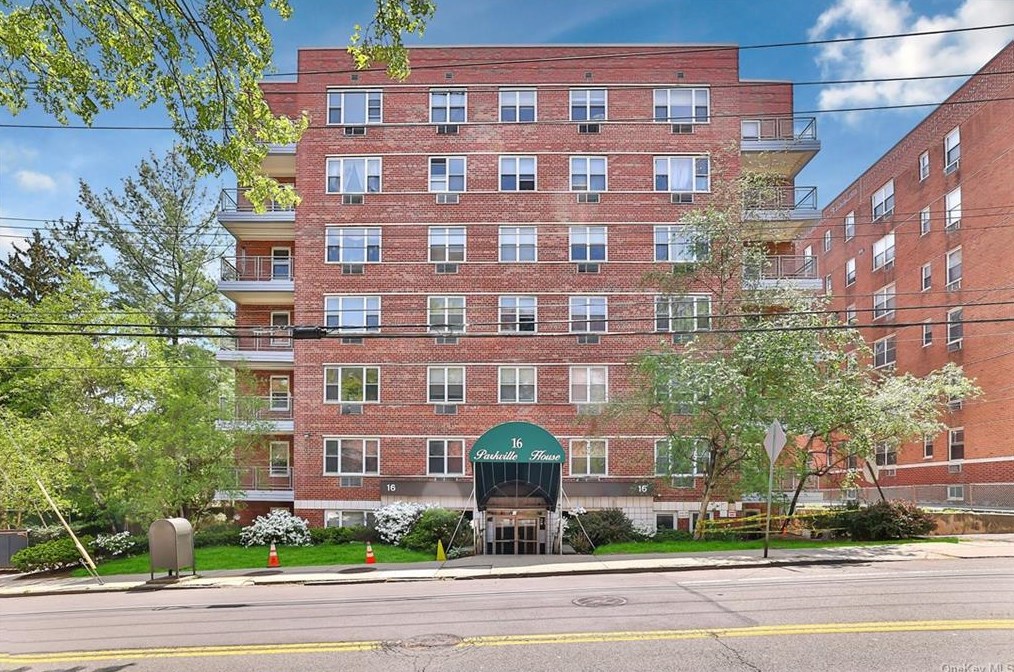 16 Lake St #3d, White Plains, NY 10603