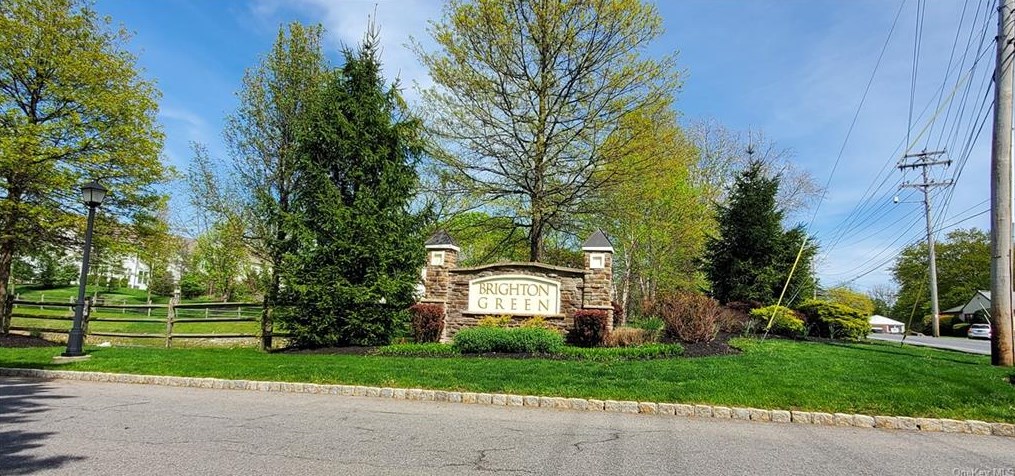 8 Bainbridge Pl, Newburgh, NY 12550-7428