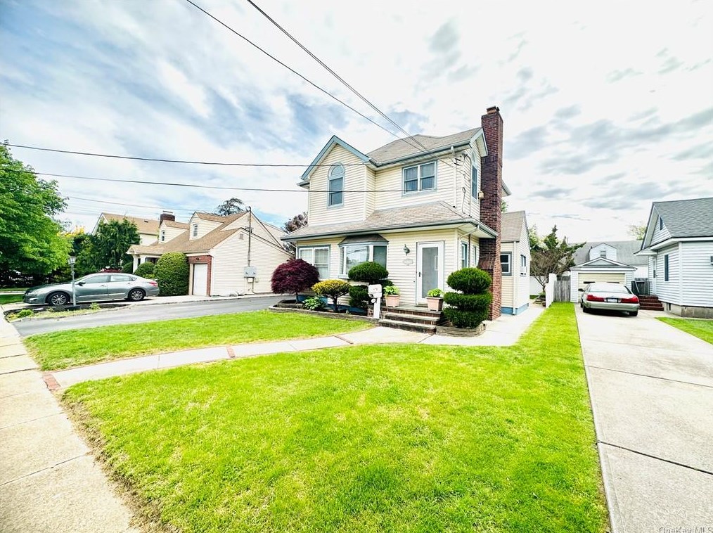 19 Moody Ave, Freeport, NY 11520