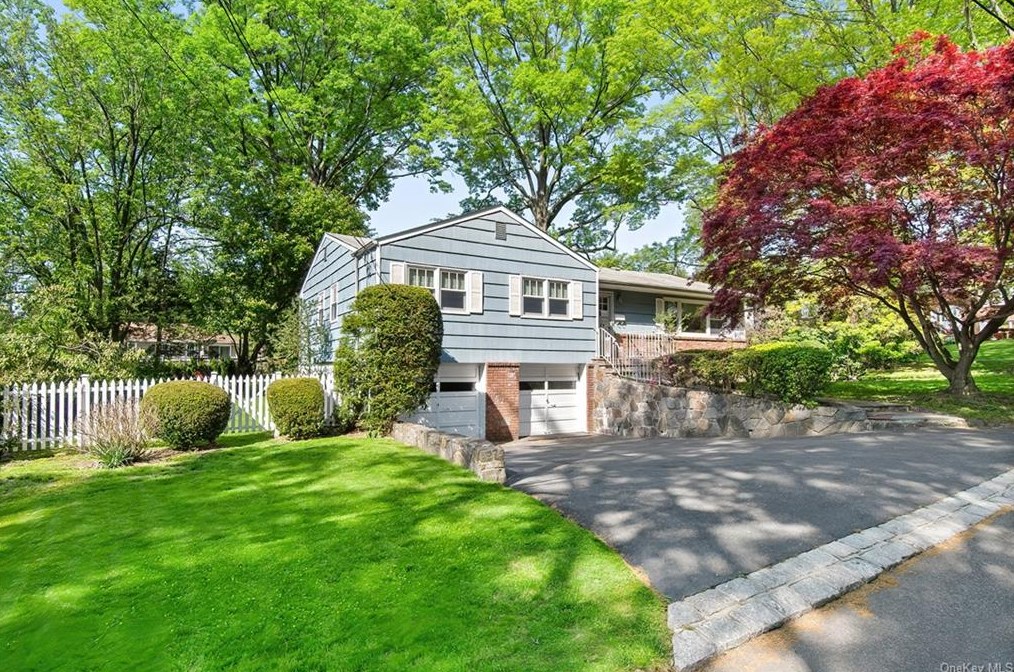 81 Bacon Pl, Yonkers, NY 10710-1323