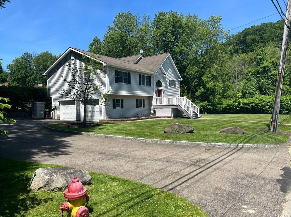 1 Lynwood Rd, Cortlandt Manor, NY 10567-5211