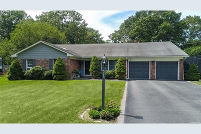 21 Penny Drive, Calverton, NY 11933 - Photo 1