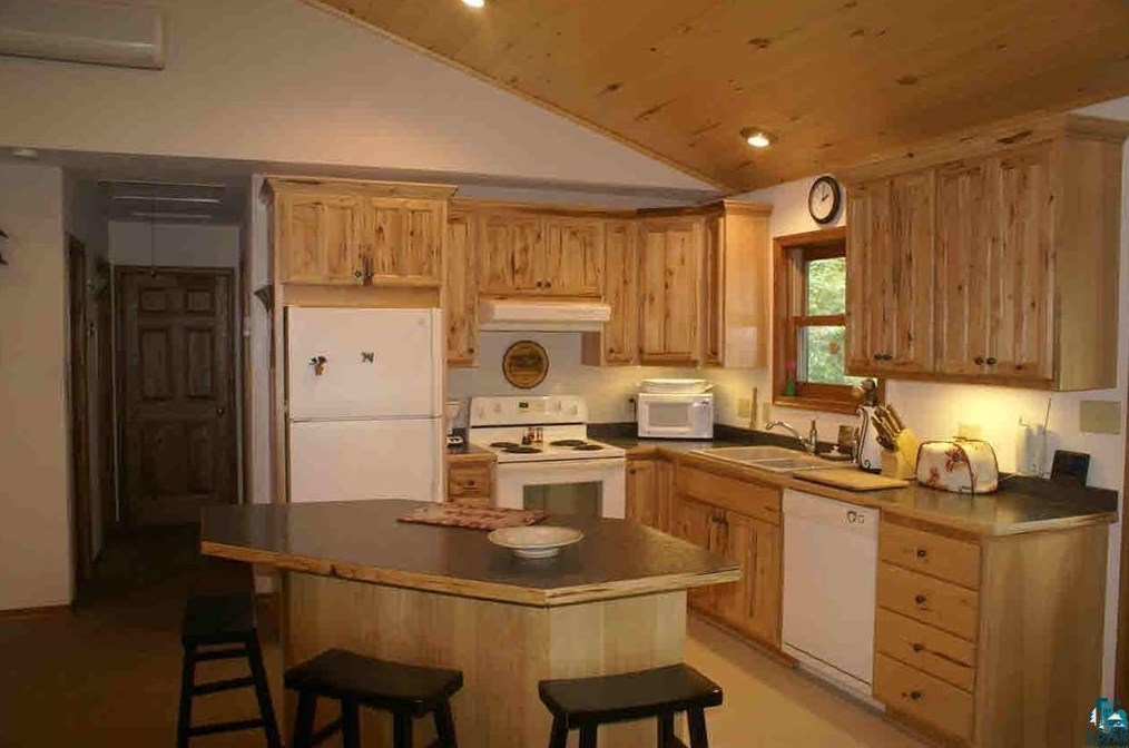 15888 W Kern Lake Rd, Mason, WI 54856