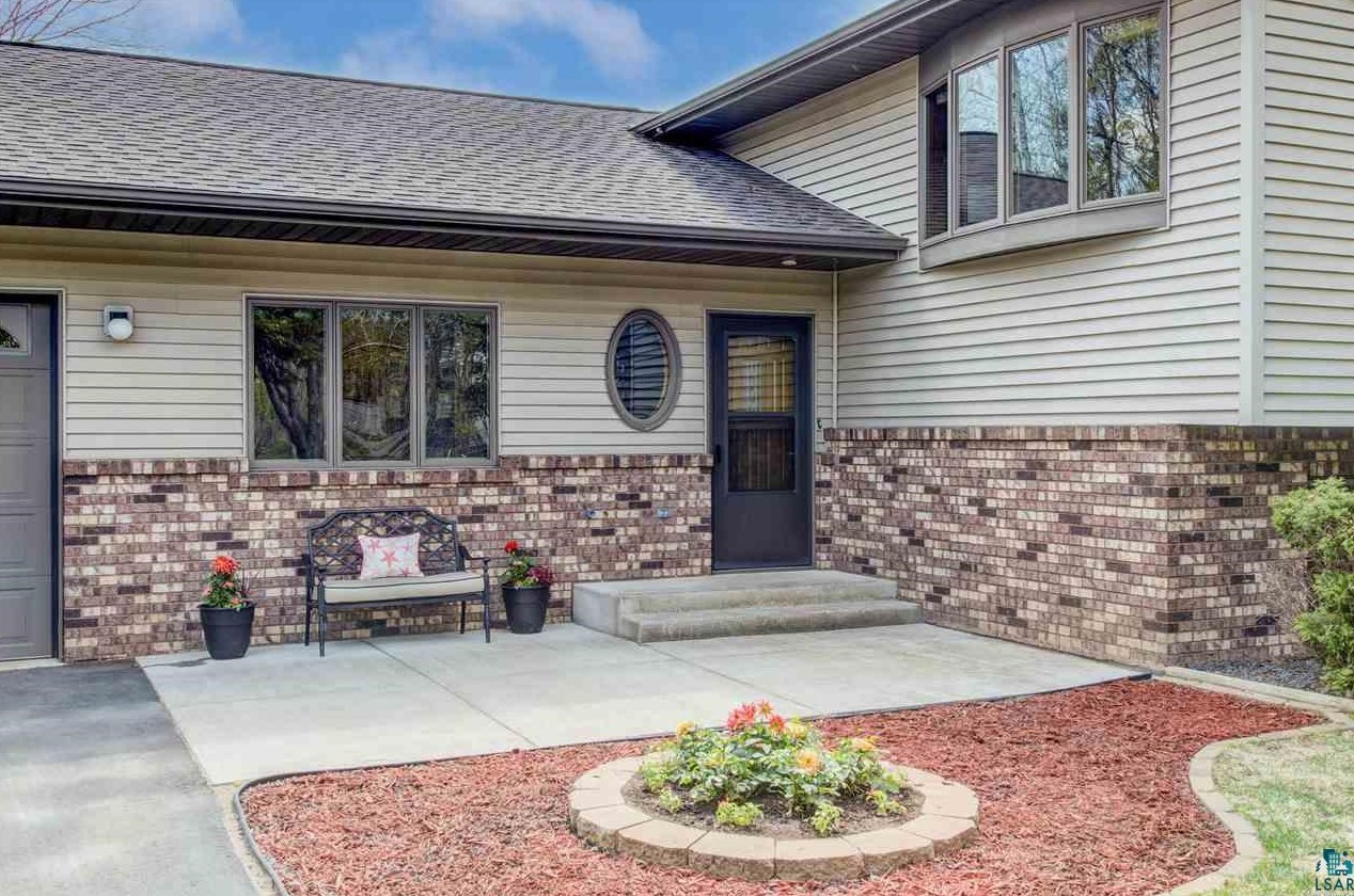 1328 21st St, Scanlon, MN 55720