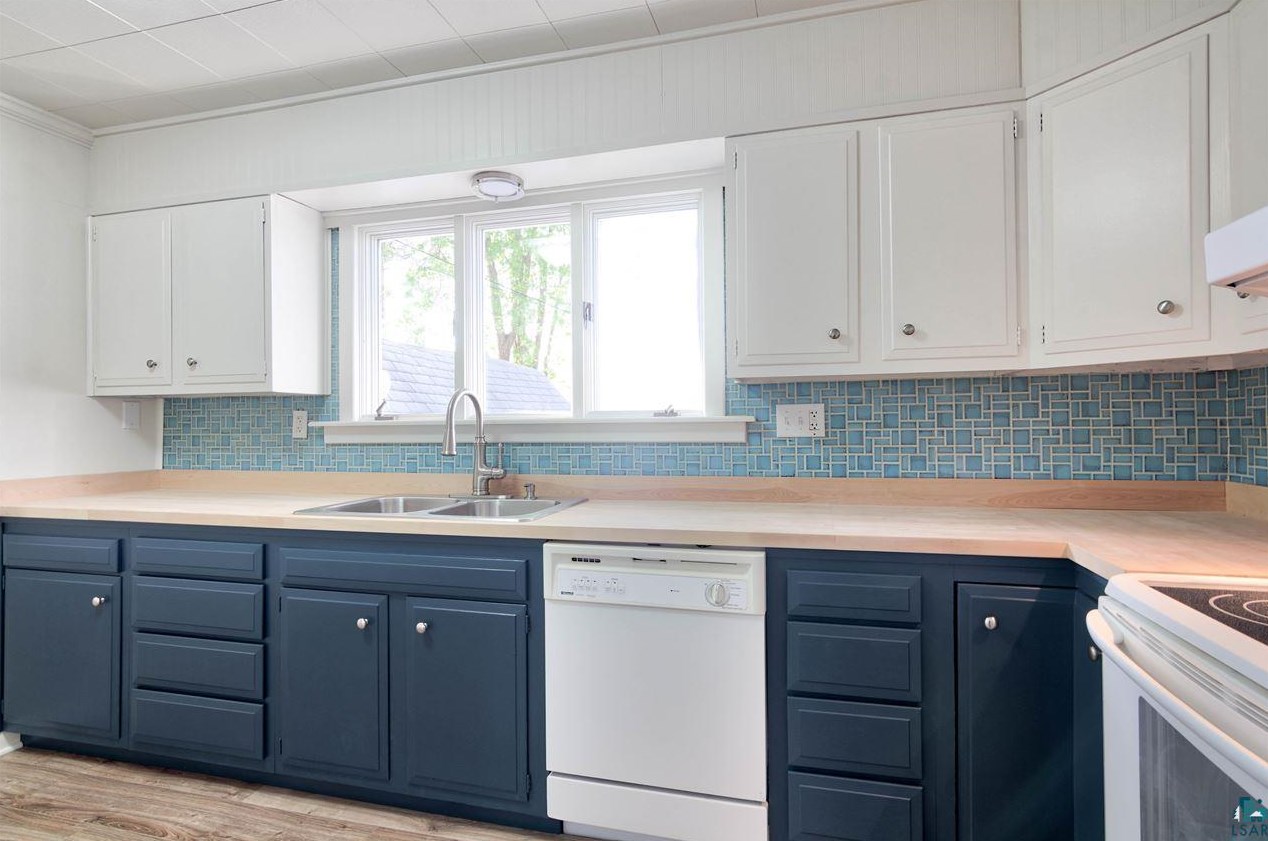 213 Guilford Rd, Hoyt Lakes, MN 55750-1242