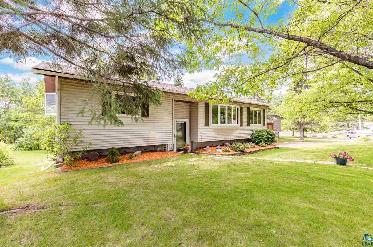2152 Adirondack St, Duluth, MN 55811
