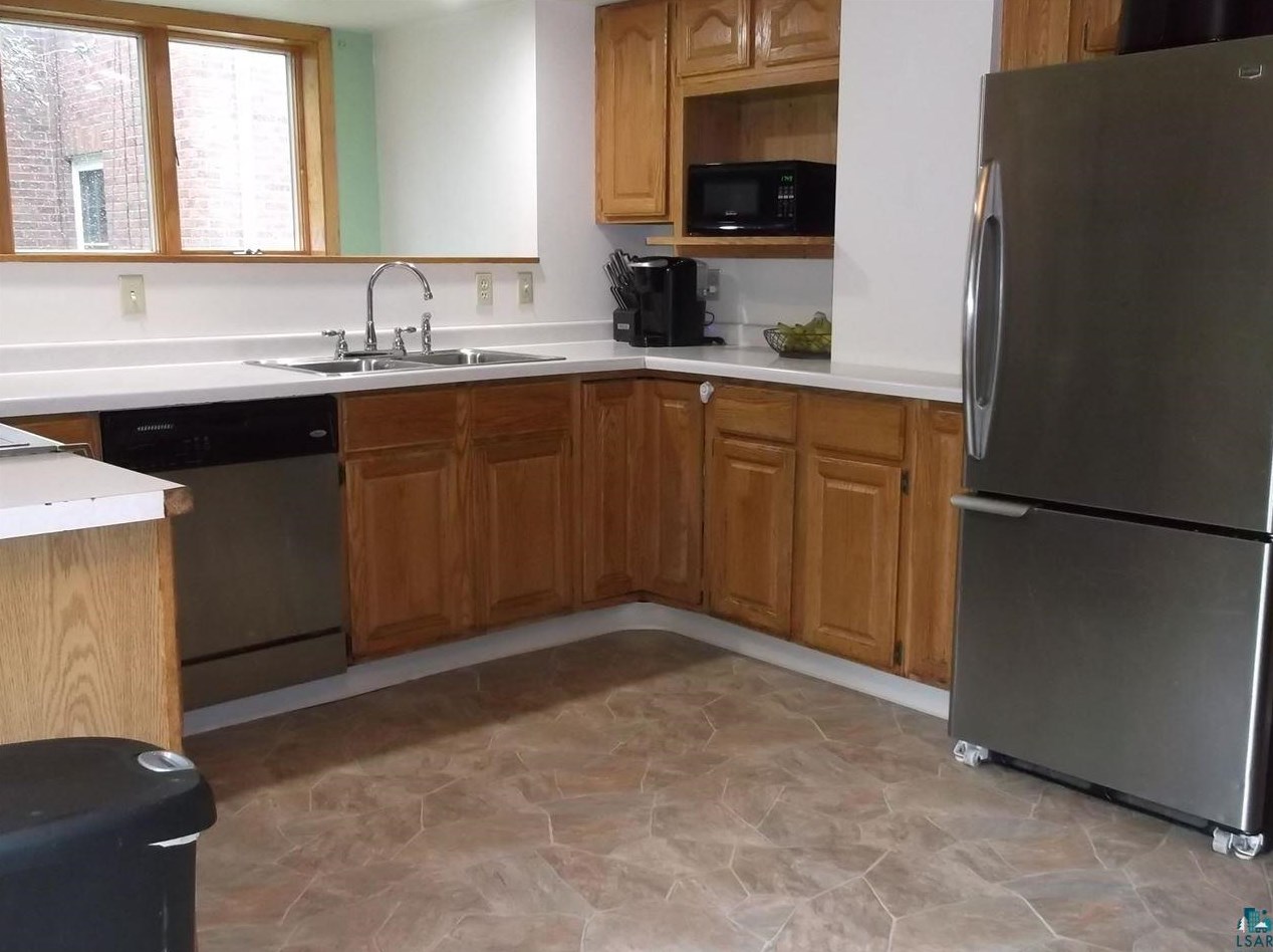 2423 W 8th St, Duluth, MN 55806