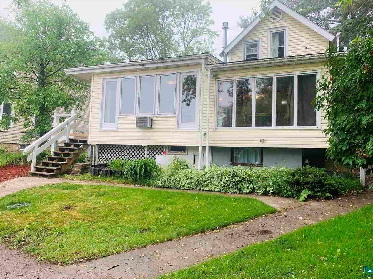 418 E 8th St, Duluth, MN 55805