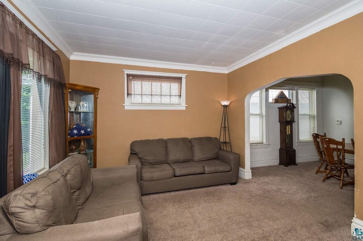 2328 W 2nd St, Duluth, MN 55806