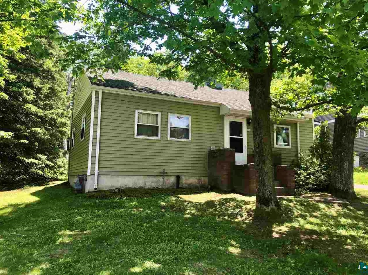1122 W Arrowhead Rd, Duluth, MN 55811