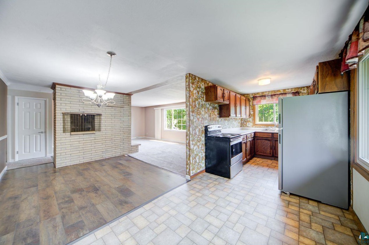 2237 Woodland Ave, Duluth, MN 55803