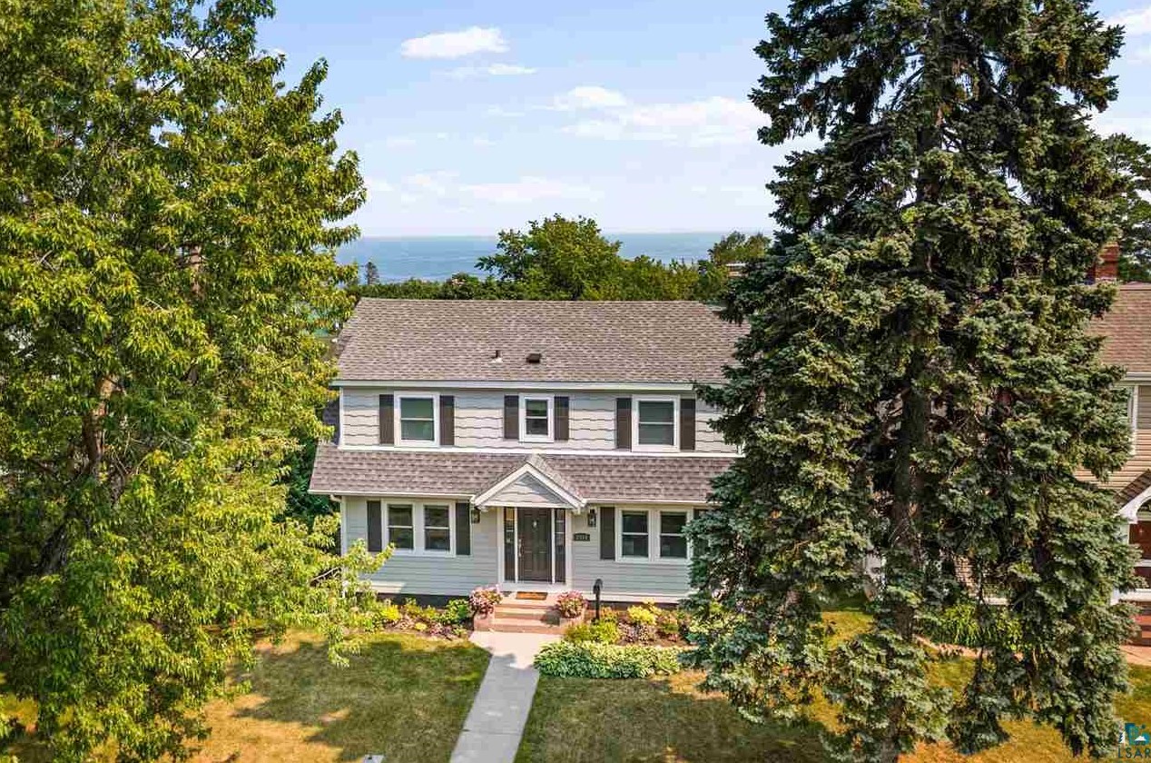 2914 E Superior St, Duluth, MN 55812
