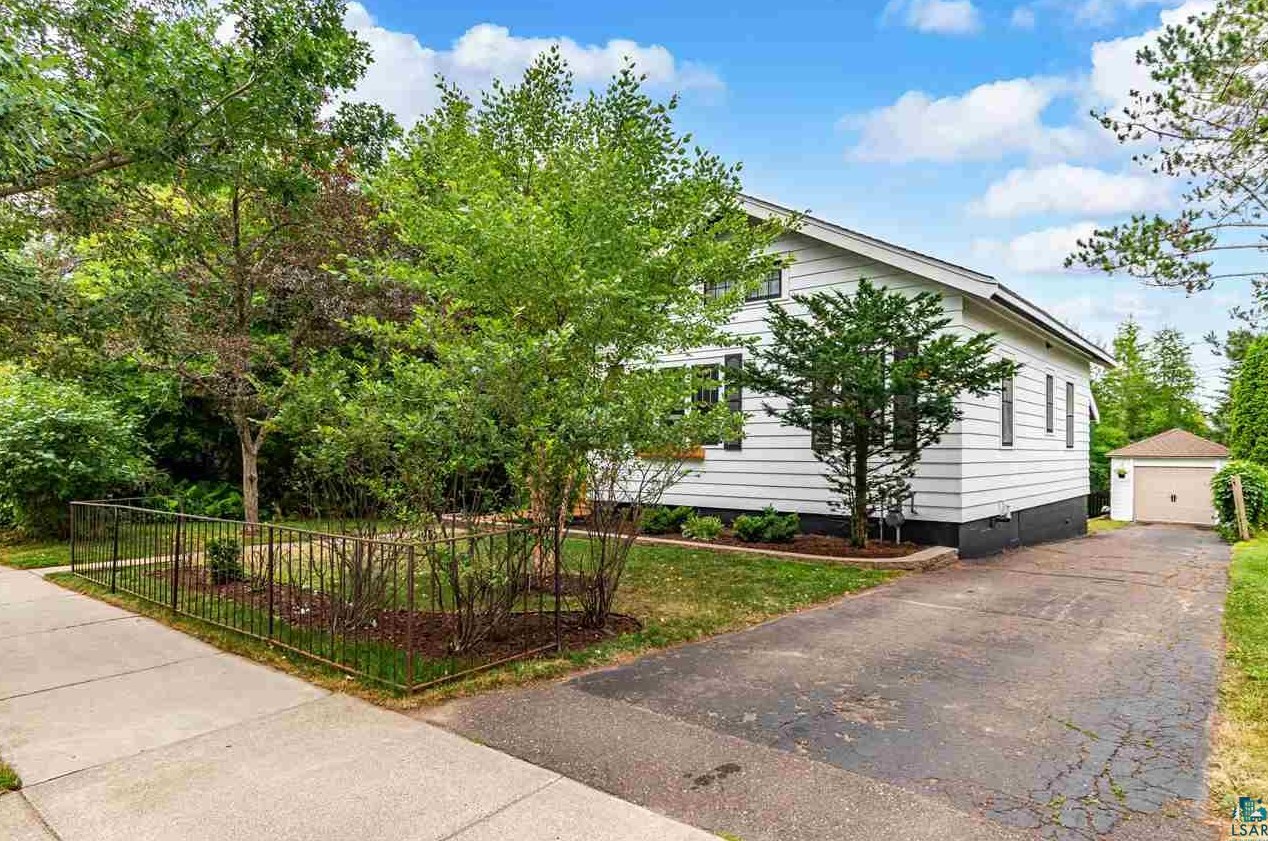 2832 Jefferson St, Duluth, MN 55812