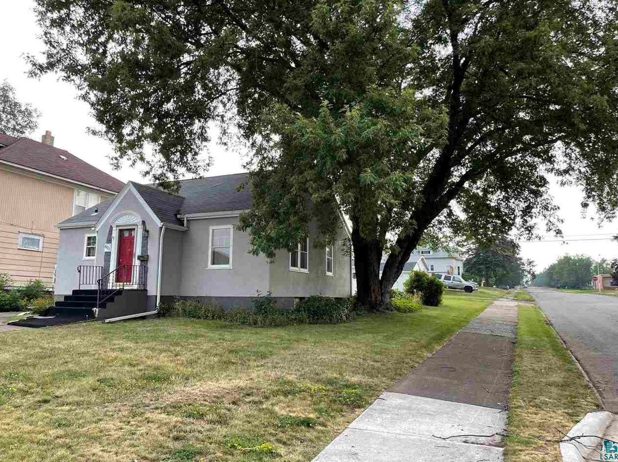 601 9th Ave, Two Harbors, MN 55616-1326