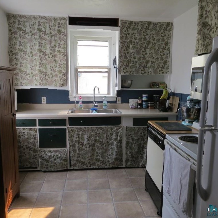 1127 E Chapman St, Ely, MN 55731