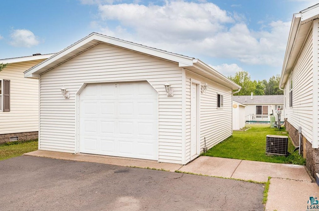 1 Redwood Dr, Duluth, MN 55810