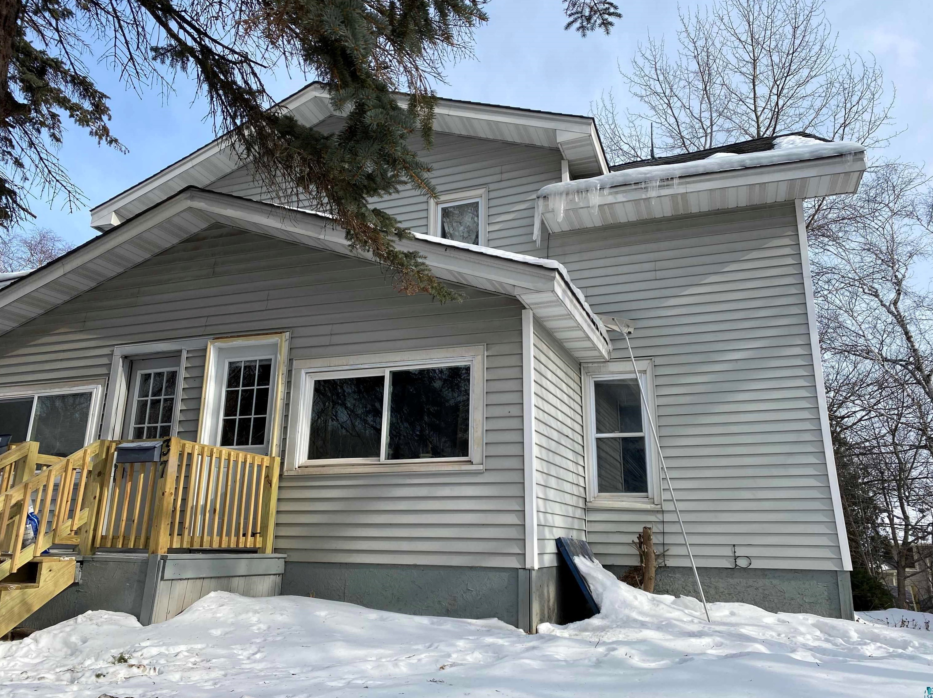 37-39 Riverside Dr, Duluth, MN 55808