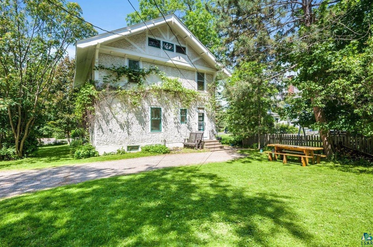 2120 Woodland Ave, Duluth, MN 55803