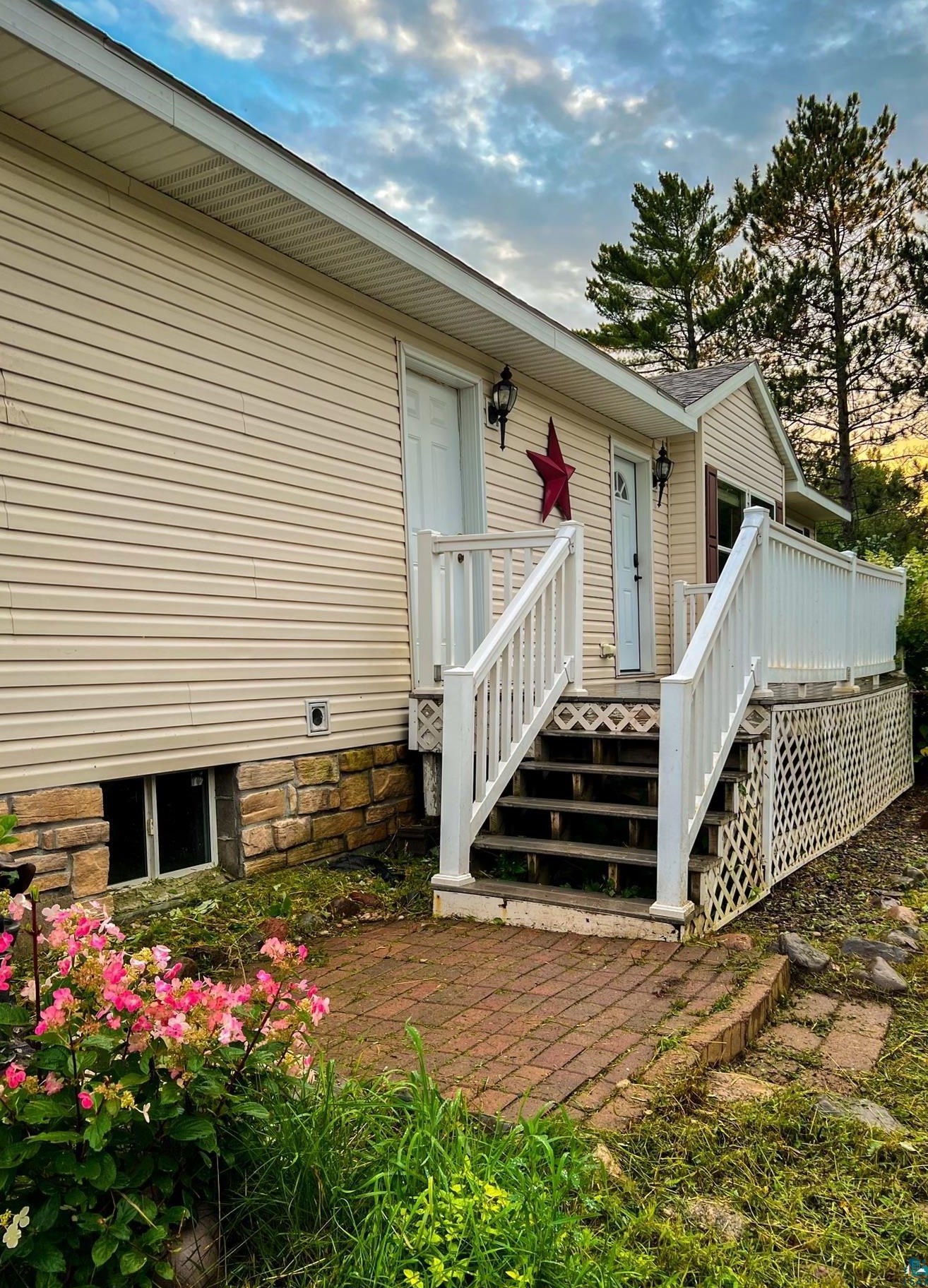 2006 Holm Rd, Two Harbors, MN 55616-1385