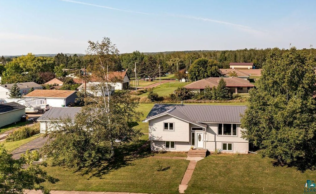 802 13th Ave, Two Harbors, MN 55616