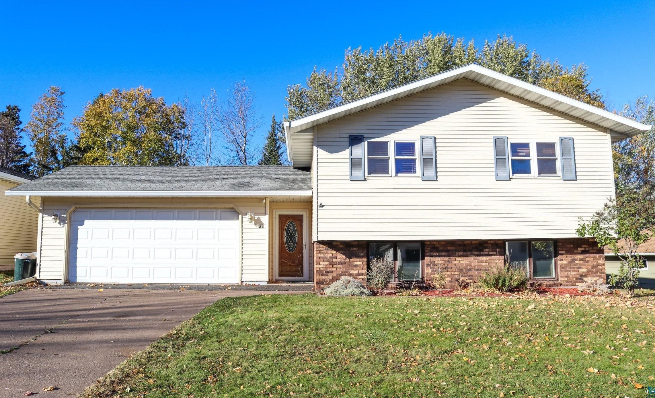 22 Marks Dr, Silver Bay, MN 55614