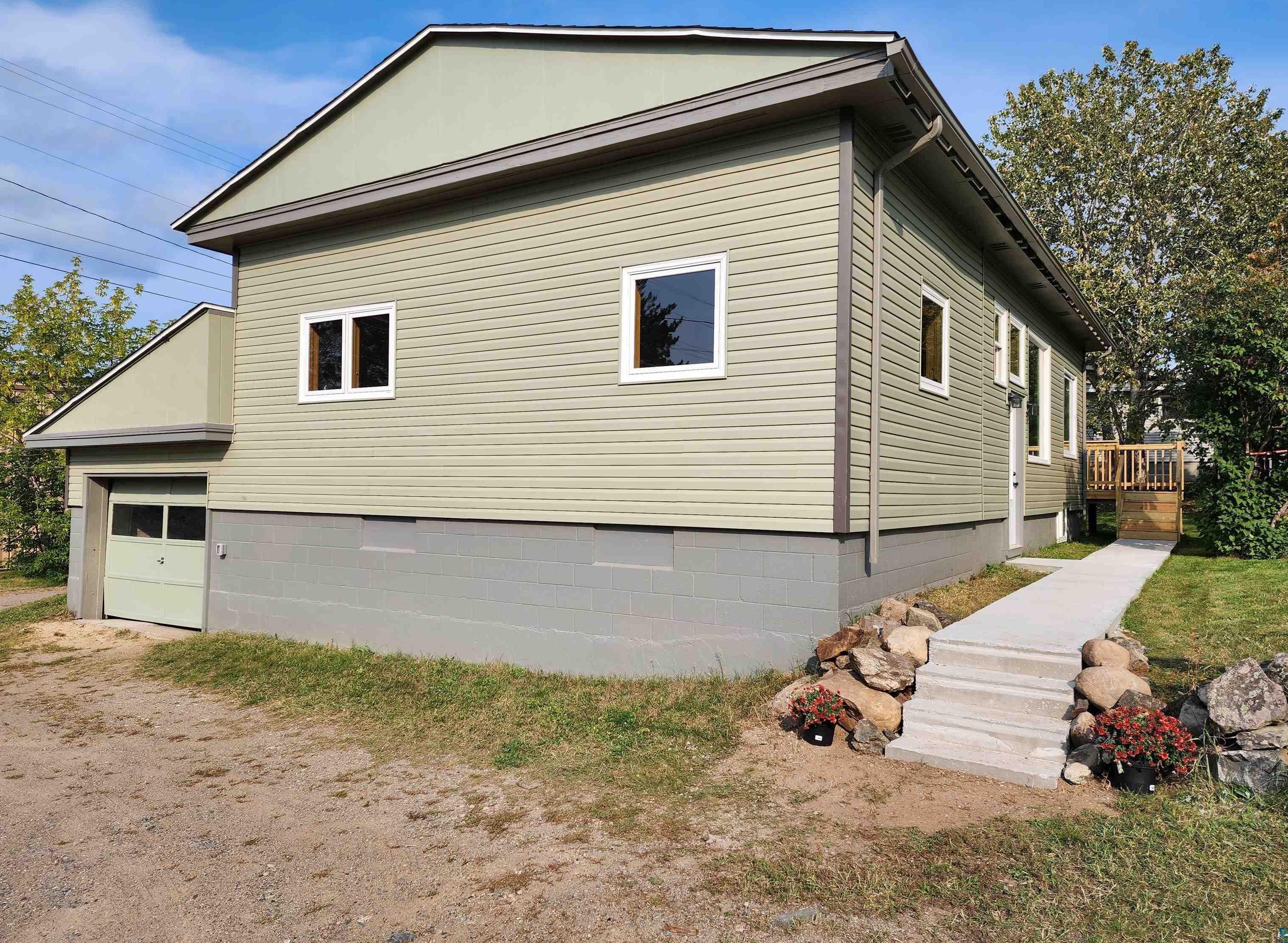 16 N 14th Ave, Ely, MN 55731