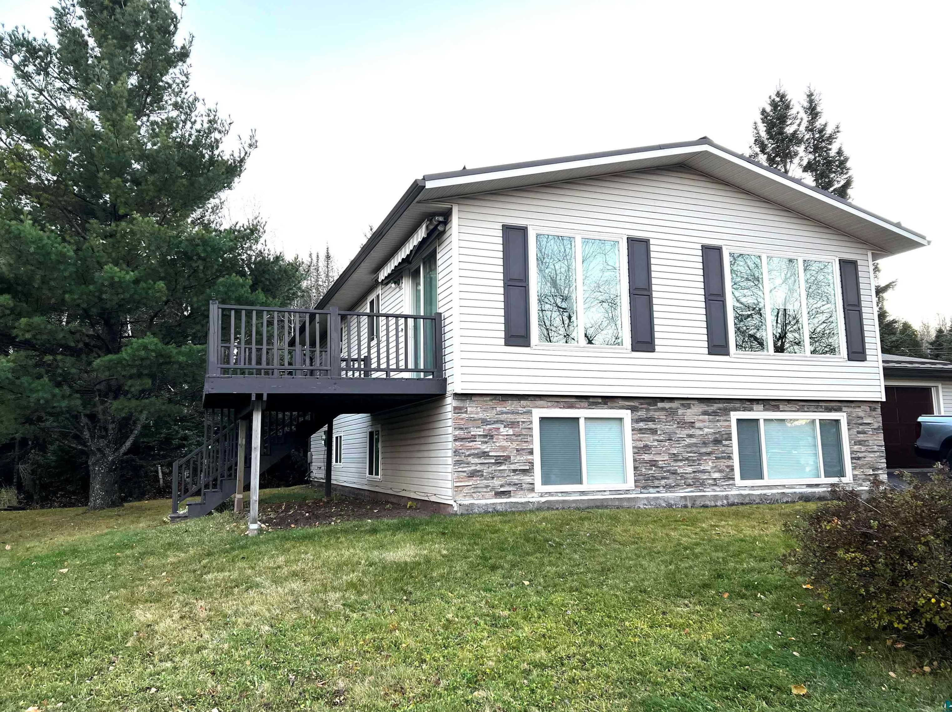 18 Nelson Dr, Silver Bay, MN 55614