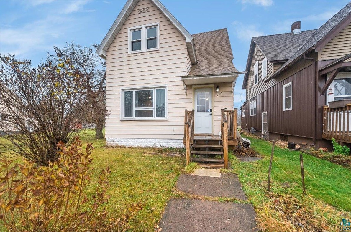 312 102nd Ave W, Duluth, MN 55808
