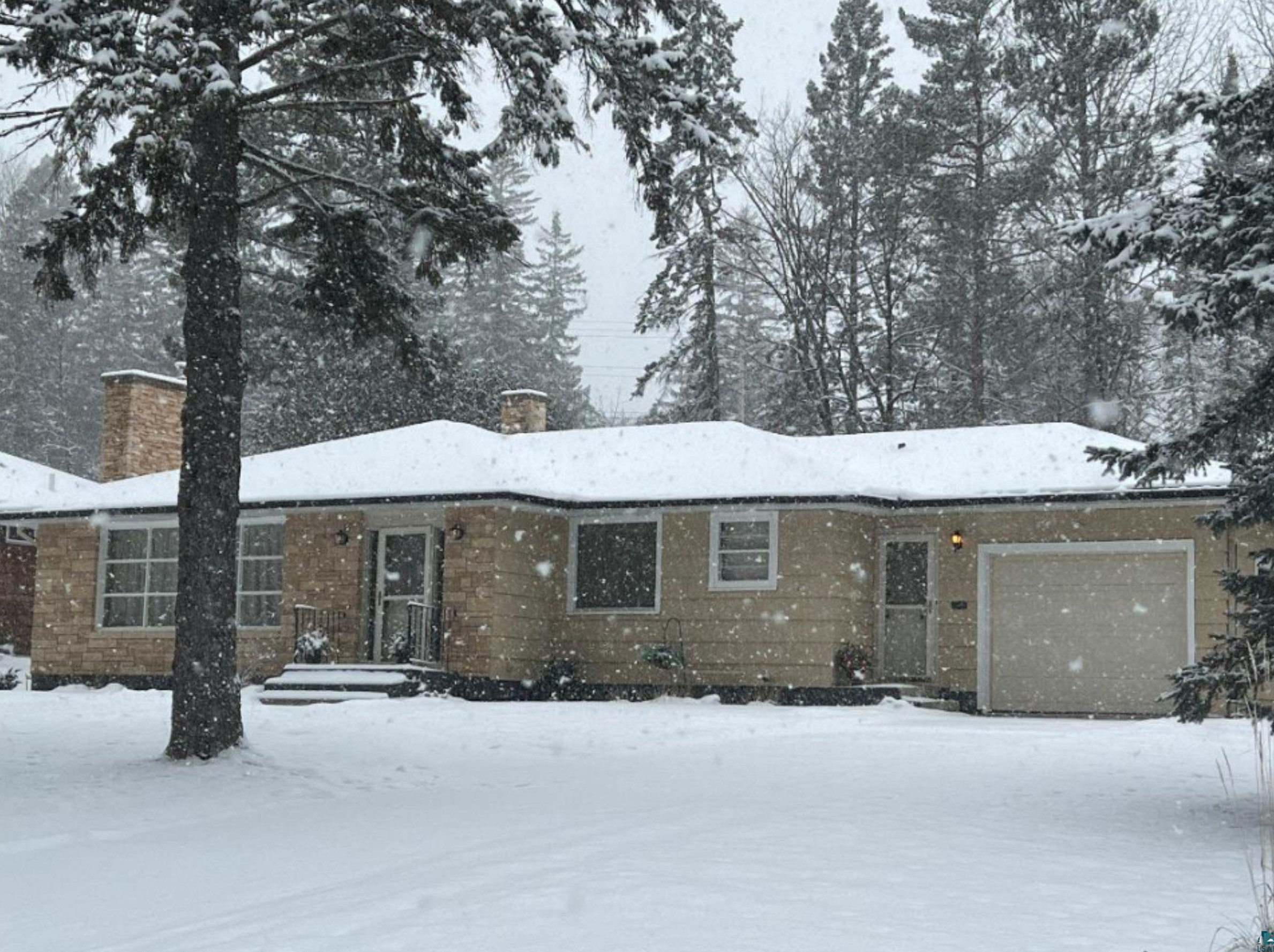 230 Ridgewood Rd, Duluth, MN 55804