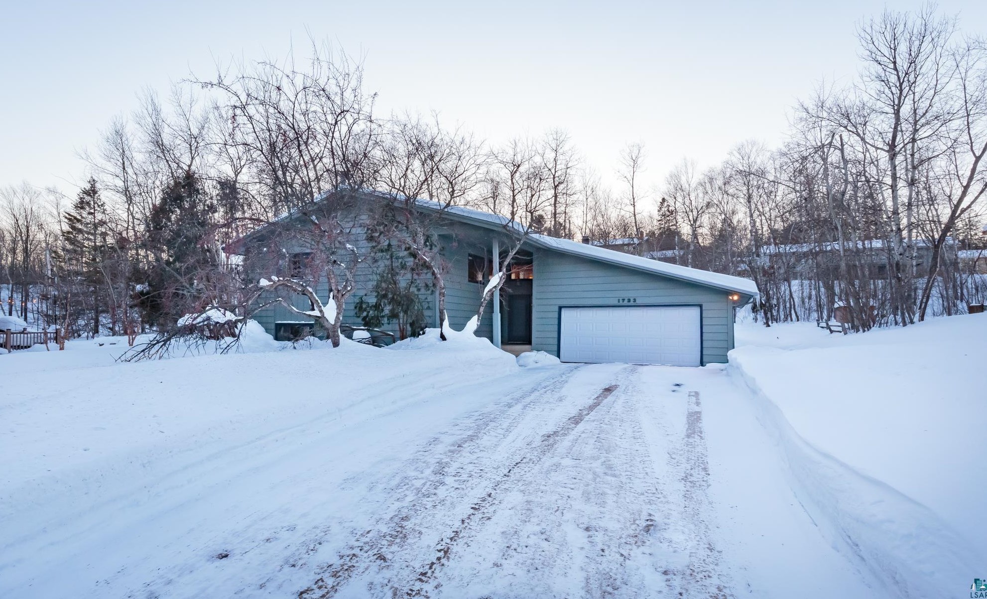 1723 Woodbury Ln, Duluth, MN 55803