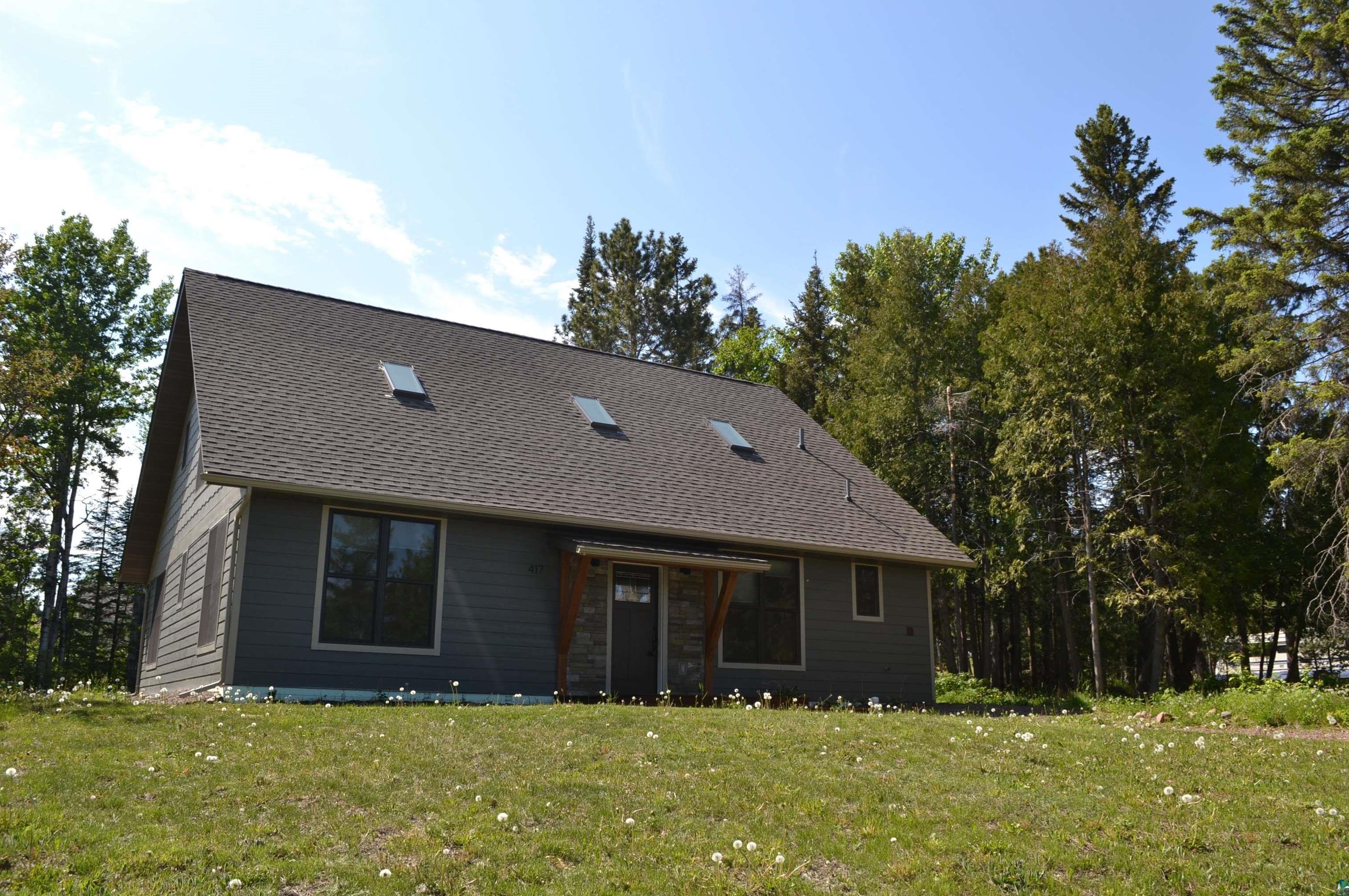 417 W 4th Ave, Lutsen, MN 55604