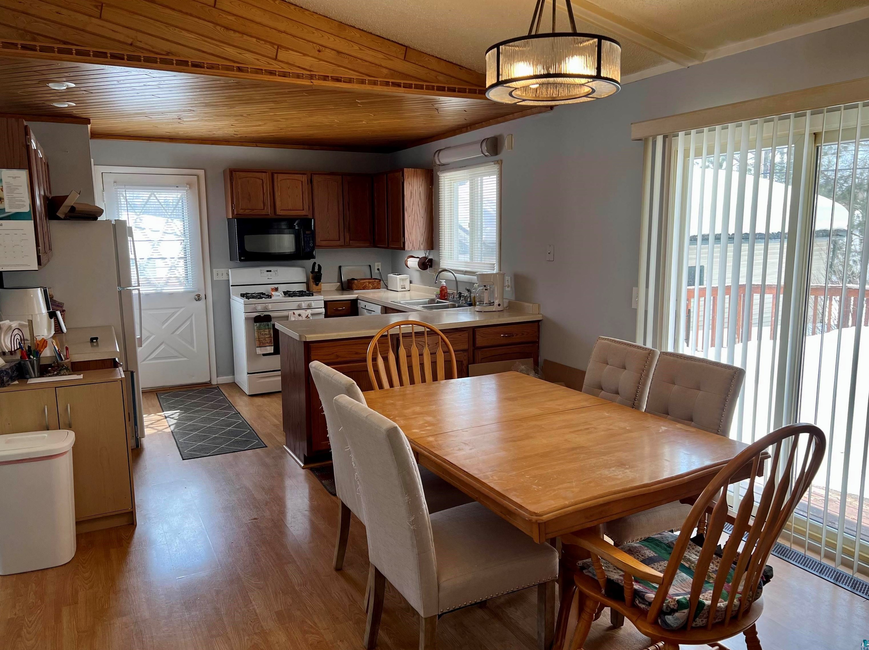 1325 20th St, Scanlon, MN 55720