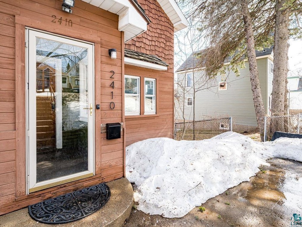2410 W 6th St, Duluth, MN 55806